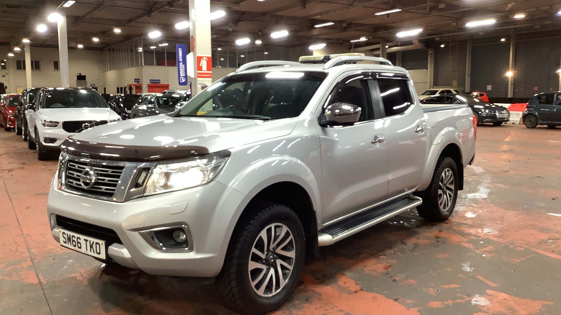 NISSAN Navara